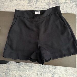 Aritzia Wilfred Black Scalloped Shorts
